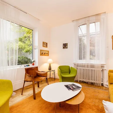Semesterbostad Beautiful Large House In A Wooded Garden *